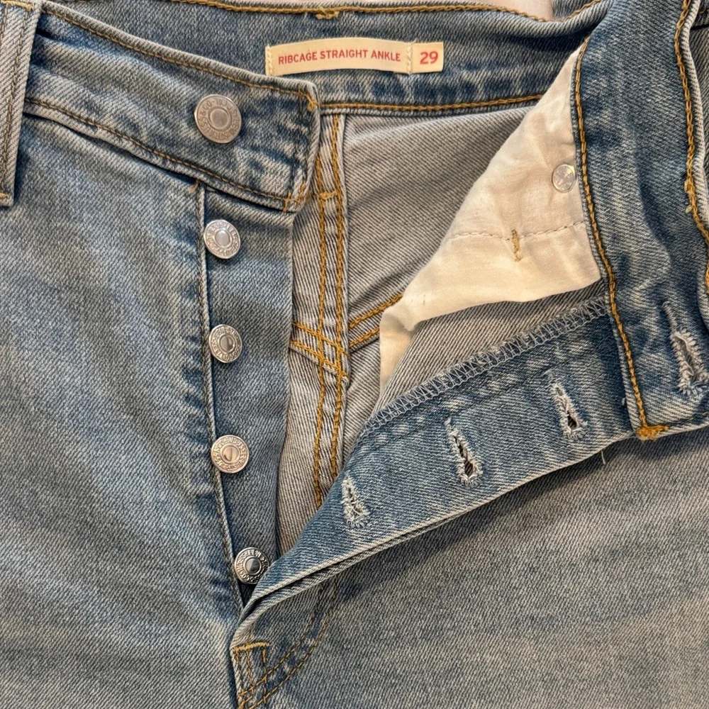 Levi's Ribcage Straight Ankle Jeans - Picture 7 of 8